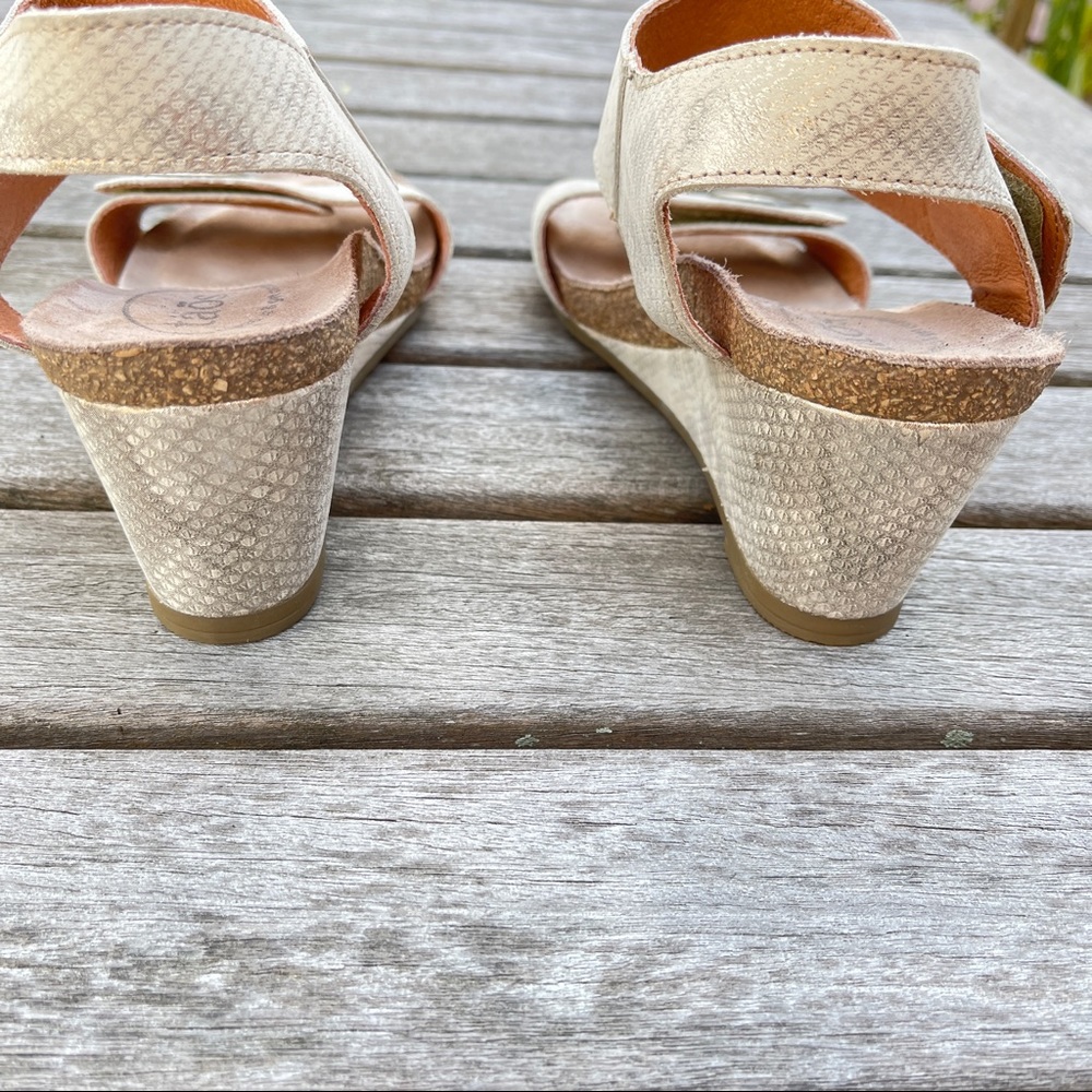 TAOS Carousel 2 Leather Open Toe Wedge Platform Sandal Silver Snakeskin Size 5.5 - Picture 8 of 10